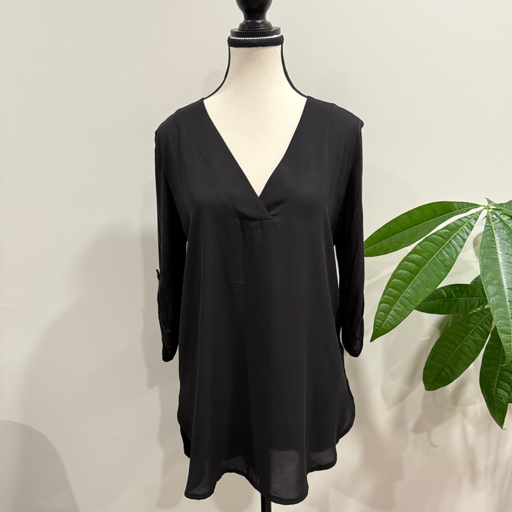 Soho Black V-Neck 3/4 Sleeve Blouse with Roll-Tab Sleeves – Size M